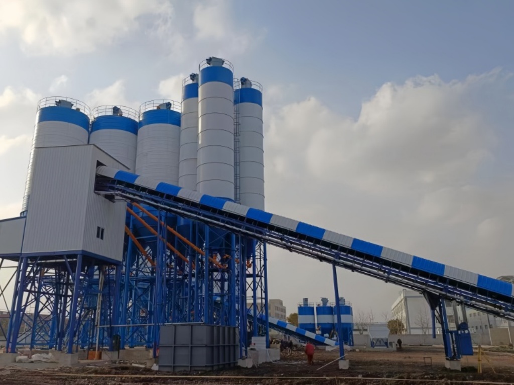HZS120 concrete batching plant configuration equipped with PLD2400 aggregate batching machine