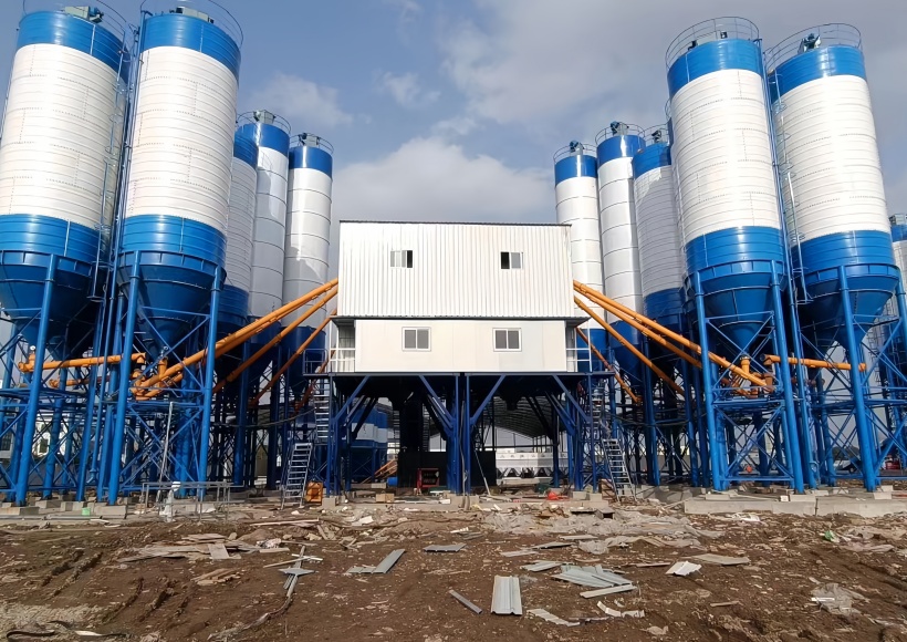 Main structure of high-speed railway concrete mixing plants with aggregate storage system.