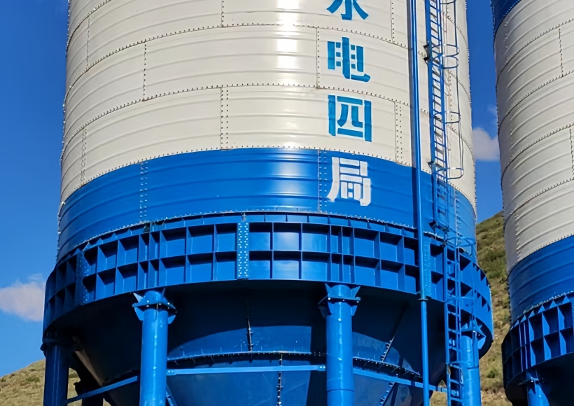 Flaky cement silo