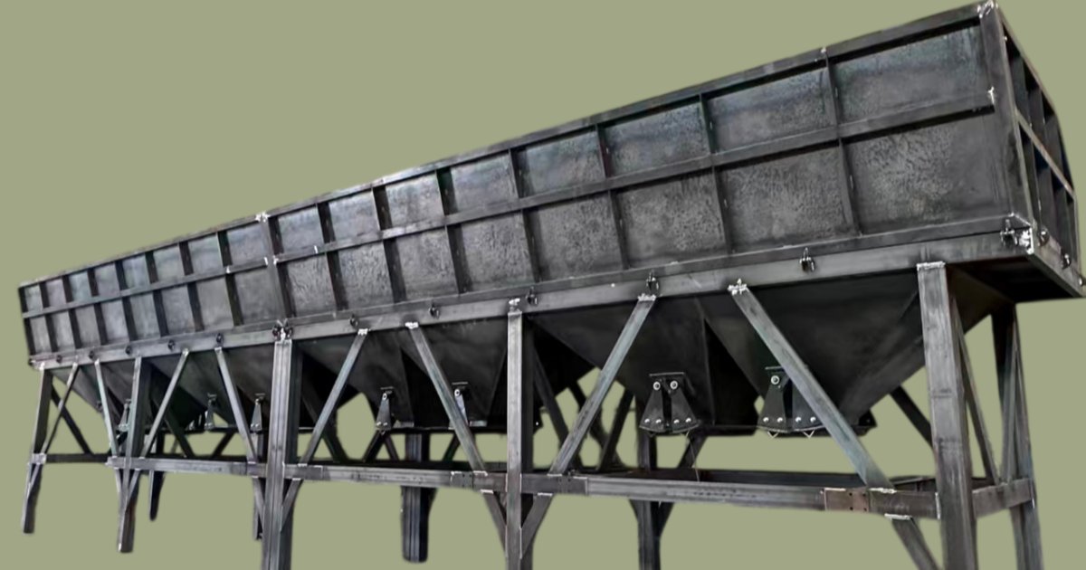 PLD2400 aggregate batcher used in Tongxin HZS90 concrete batching plant